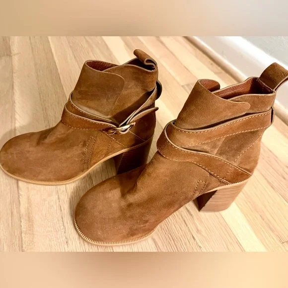 ✨ Poshmark Sales Pitch – See by Chloé “Shade” Suede Boots – Size 10 ✨ - Picture 3 of 9